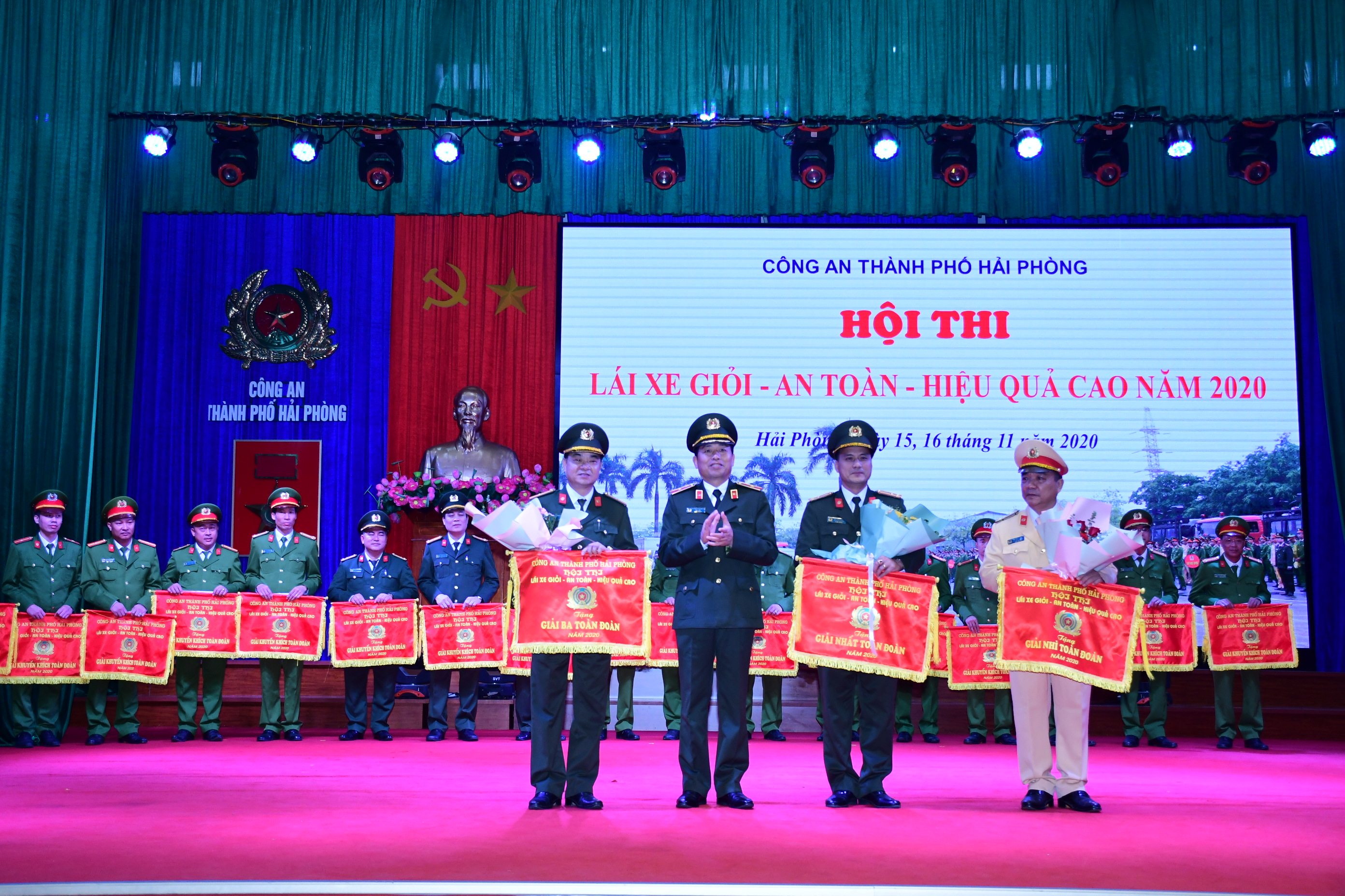 Công an thành phố tổ chức Hội thi lái xe giỏi – an toàn – hiệu quả cao năm 2020 